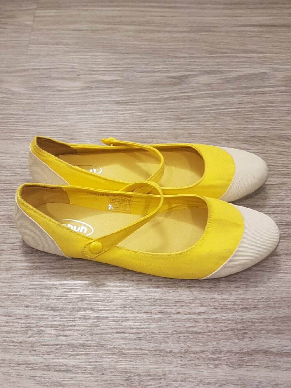 [SCHUH] Bright Yellow Flats with Straps, Buttons, and White Textured Toecap/Heel